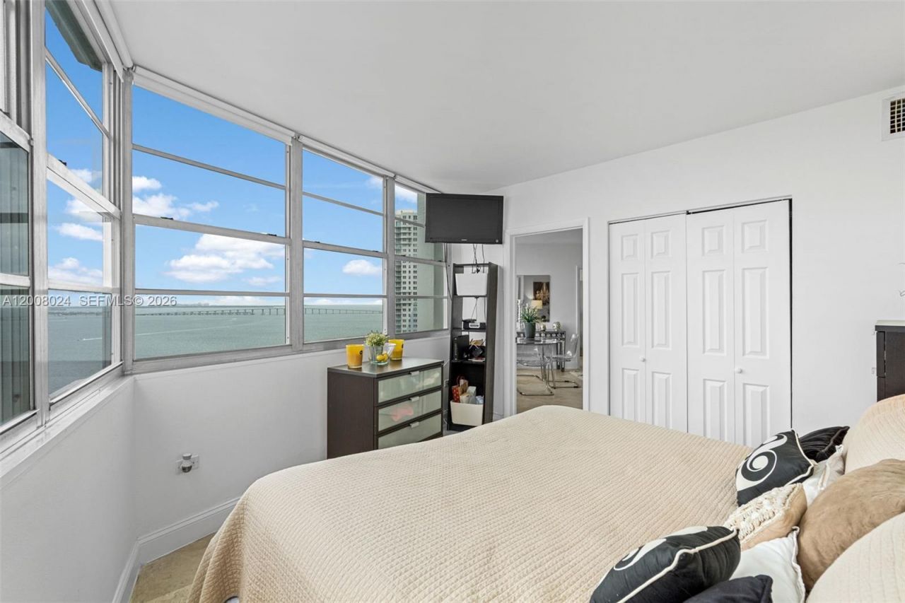 905 Brickell Bay Dr, Unit 1830, Miami, FL 33131 Photo