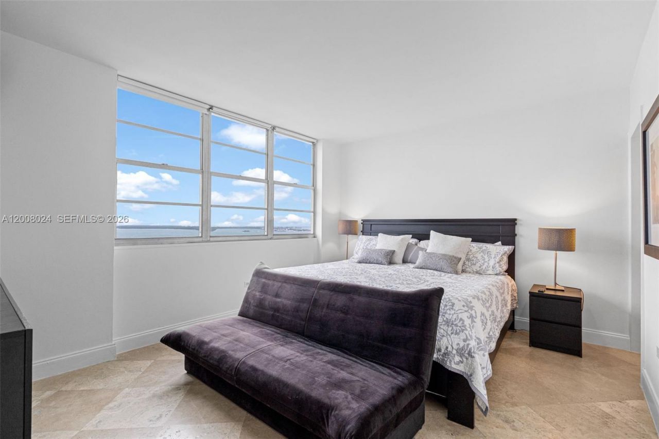 905 Brickell Bay Dr, Unit 1830, Miami, FL 33131 Photo