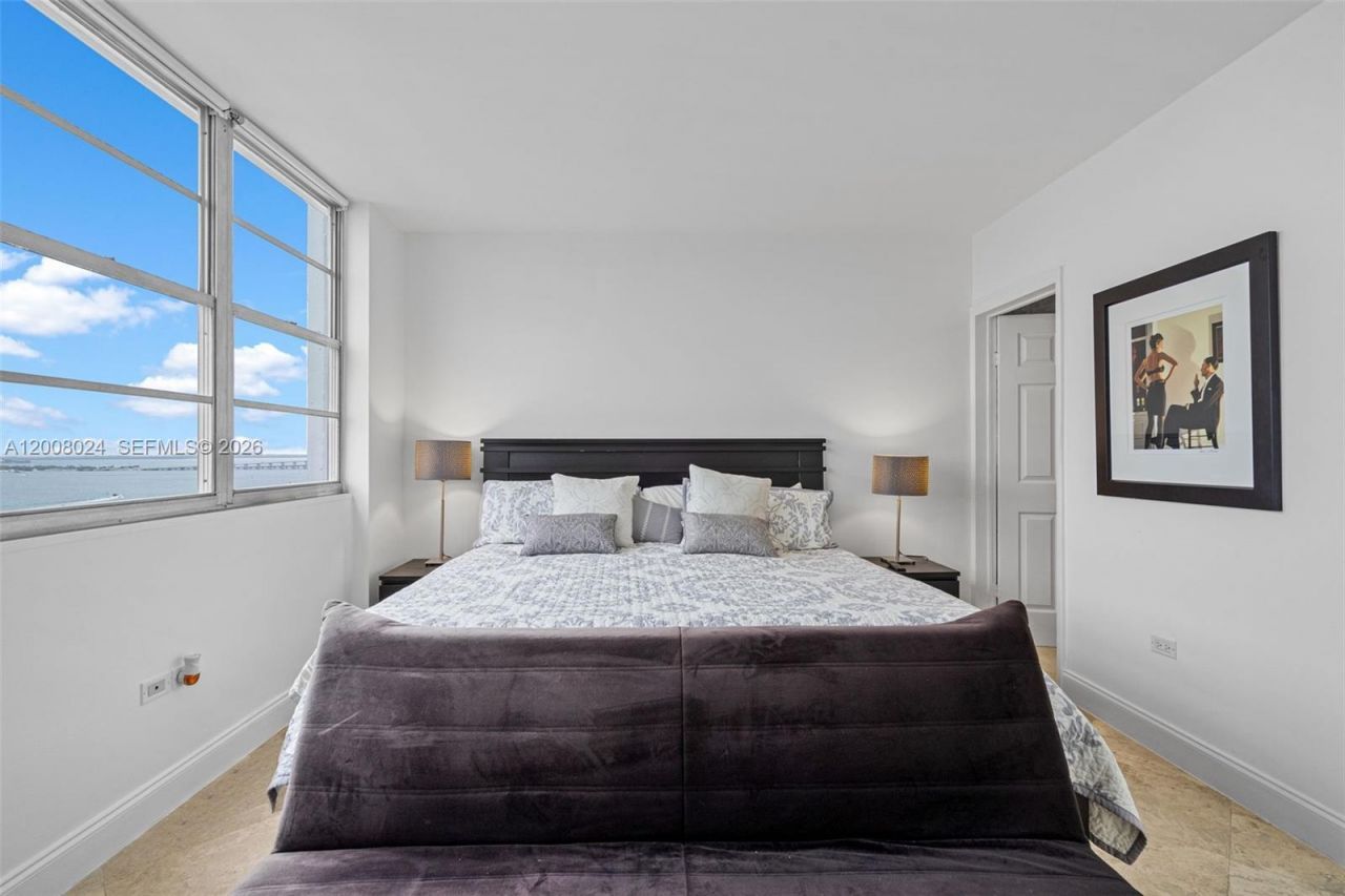 905 Brickell Bay Dr, Unit 1830, Miami, FL 33131 Photo
