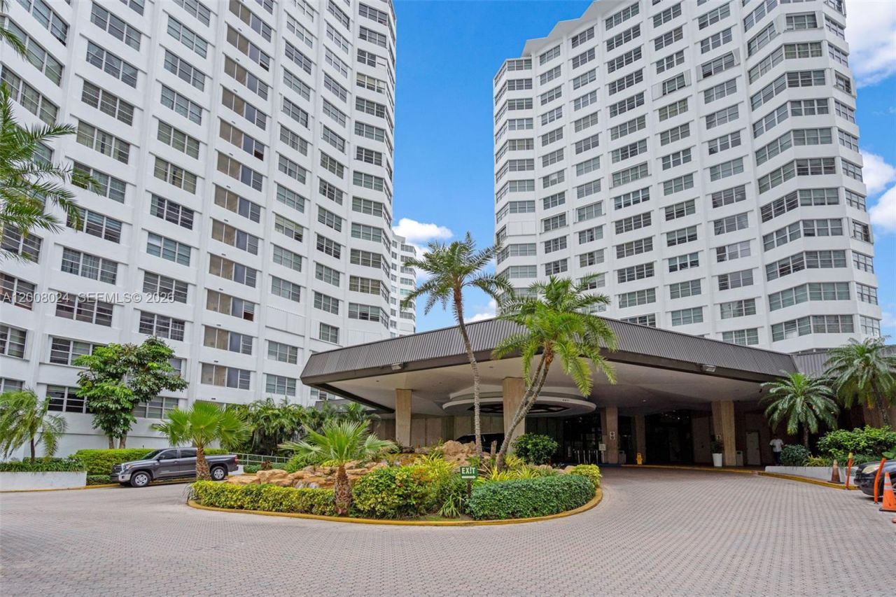 905 Brickell Bay Dr, Unit 1830, Miami, FL 33131 Photo