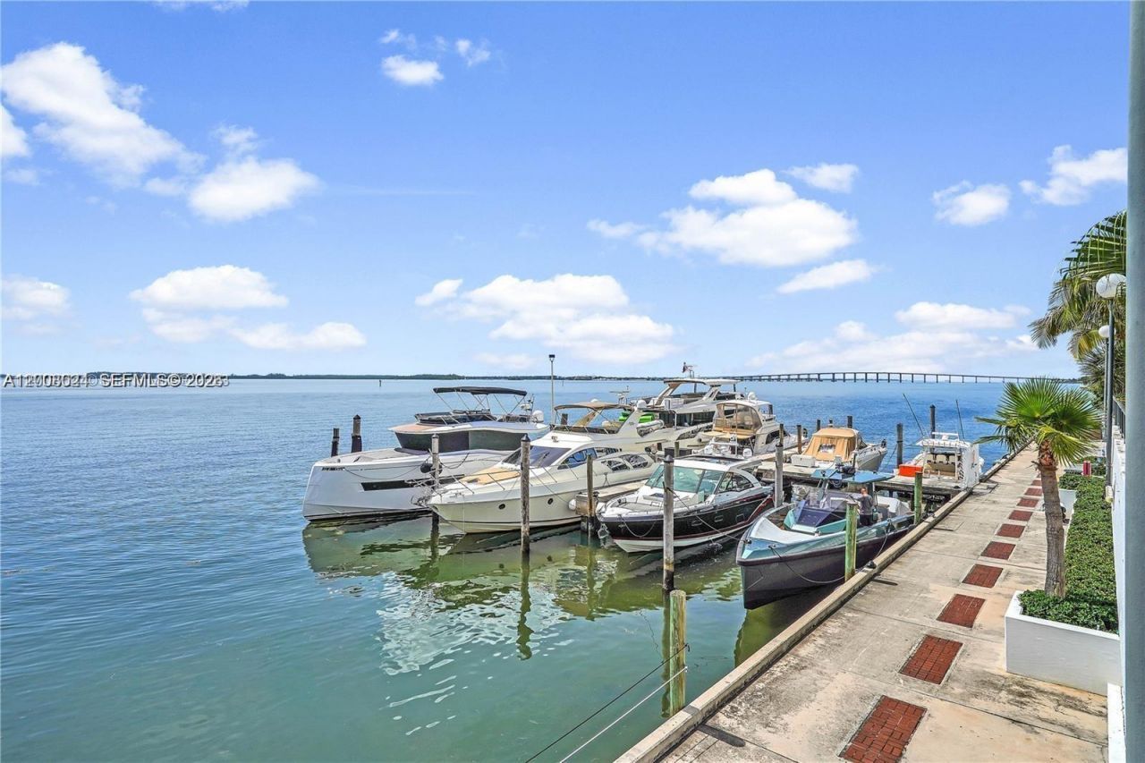 905 Brickell Bay Dr, Unit 1830, Miami, FL 33131 Photo