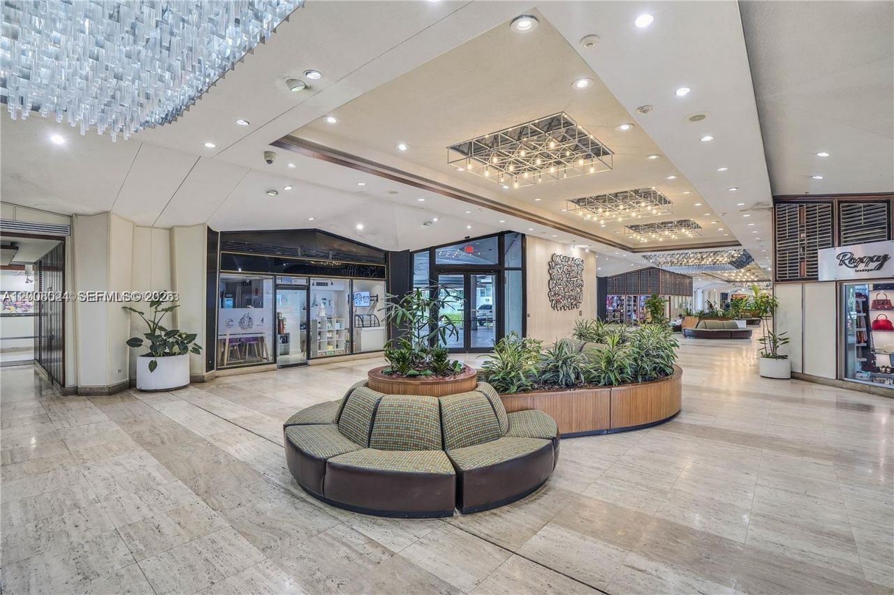 905 Brickell Bay Dr, Unit 1830, Miami, FL 33131 Photo