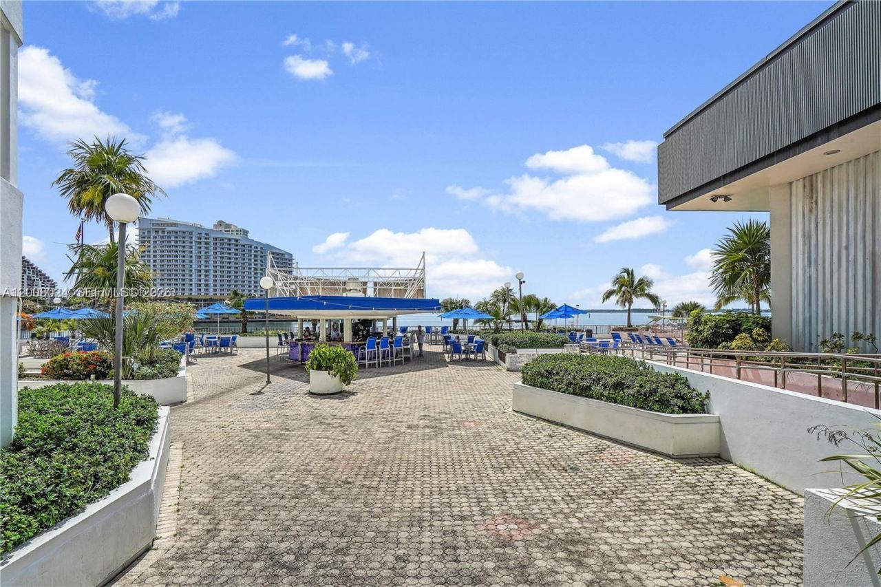 905 Brickell Bay Dr, Unit 1830, Miami, FL 33131 Photo