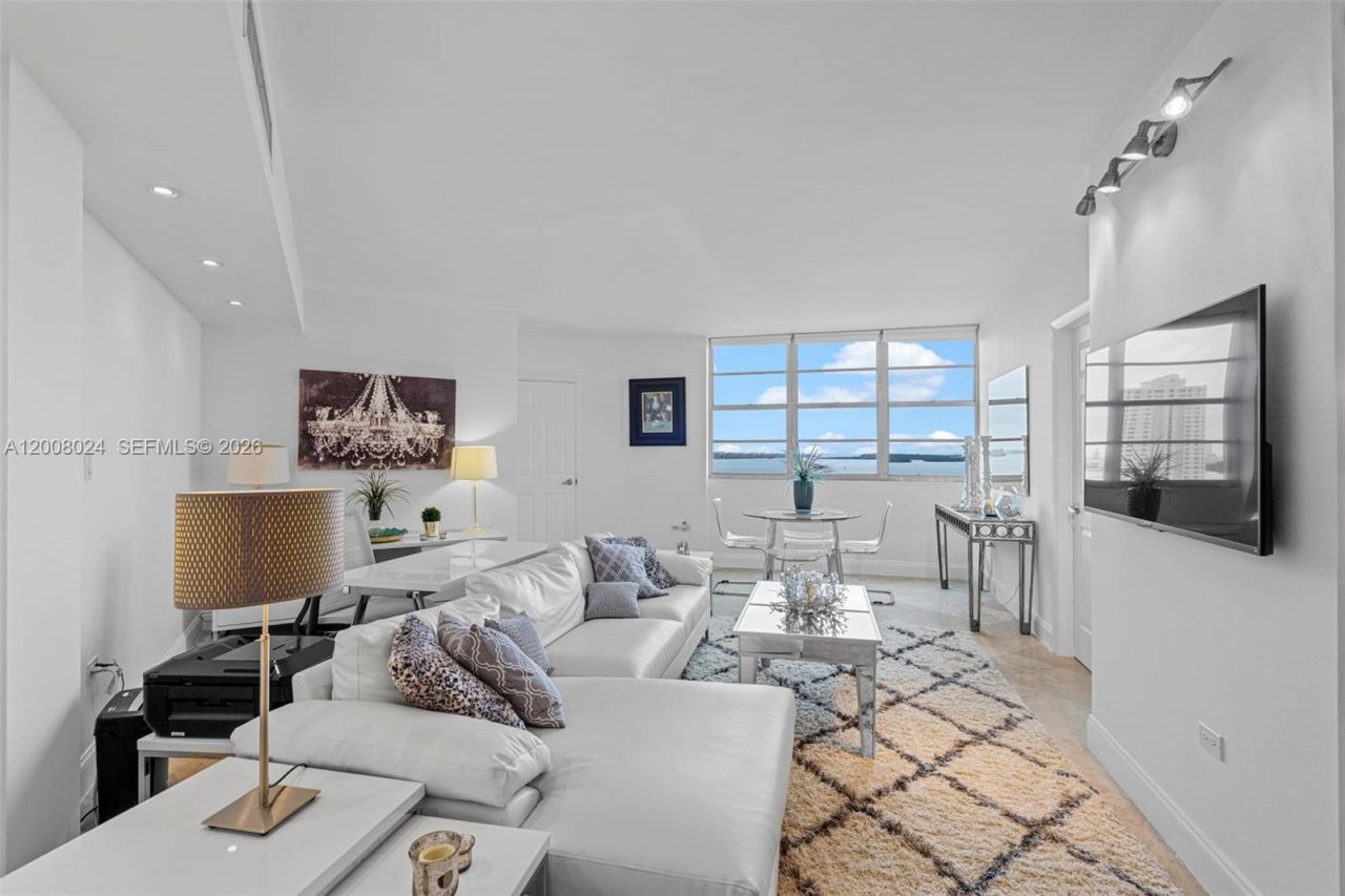 905 Brickell Bay Dr, Unit 1830, Miami, FL 33131 Photo