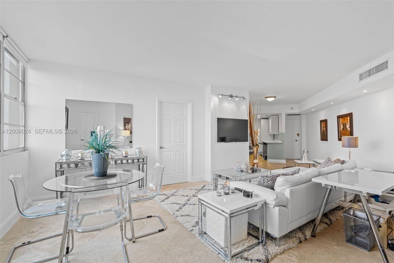 905 Brickell Bay Dr, Unit 1830, Miami, FL 33131 Photo