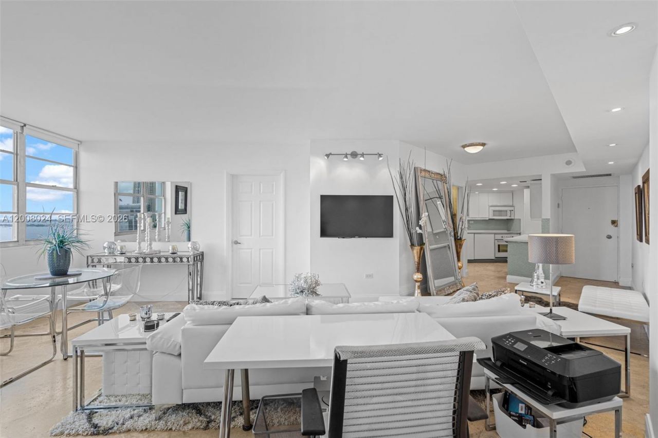 905 Brickell Bay Dr, Unit 1830, Miami, FL 33131 Photo