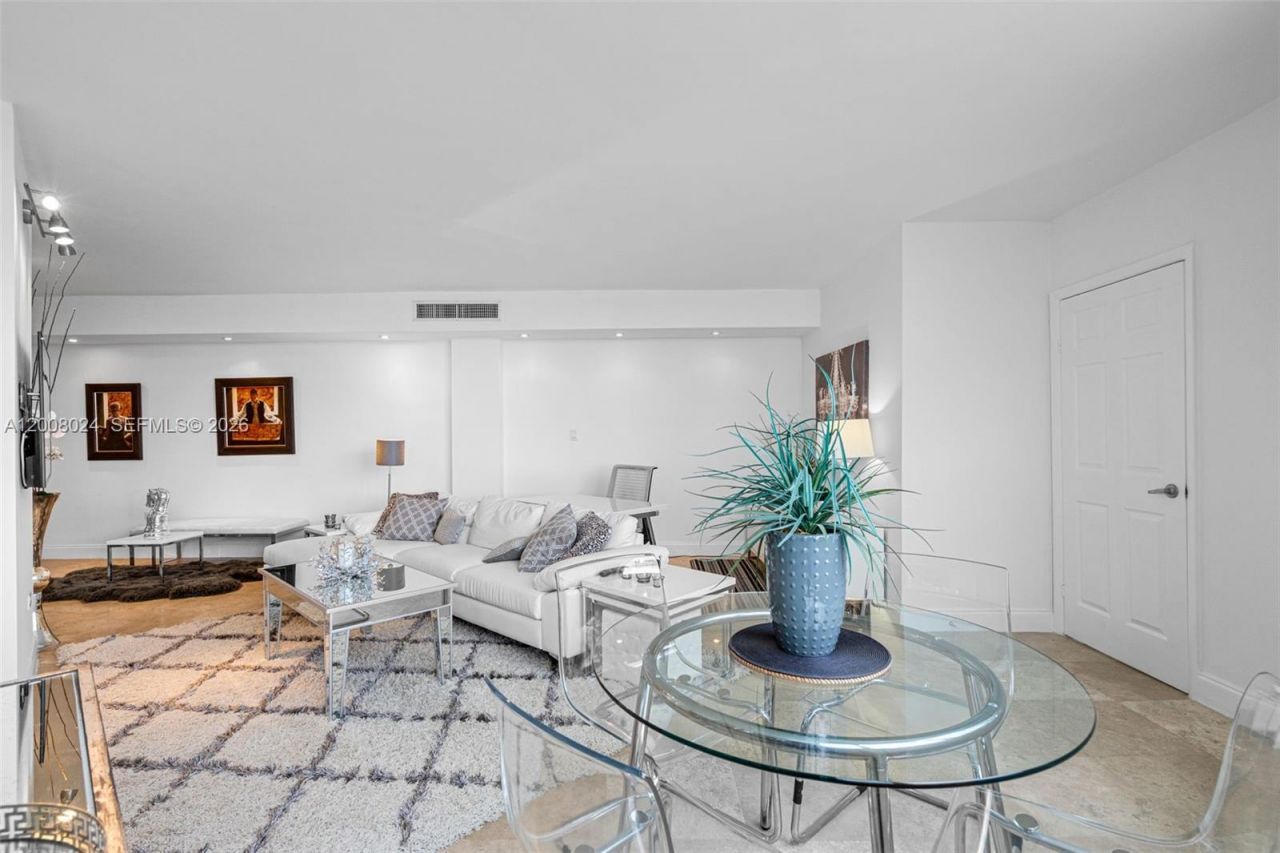 905 Brickell Bay Dr, Unit 1830, Miami, FL 33131 Photo