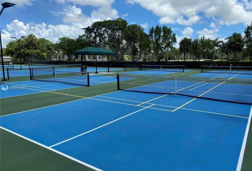 901 Hillcrest Drive, Unit 307, Hollywood, FL 33021 Photo