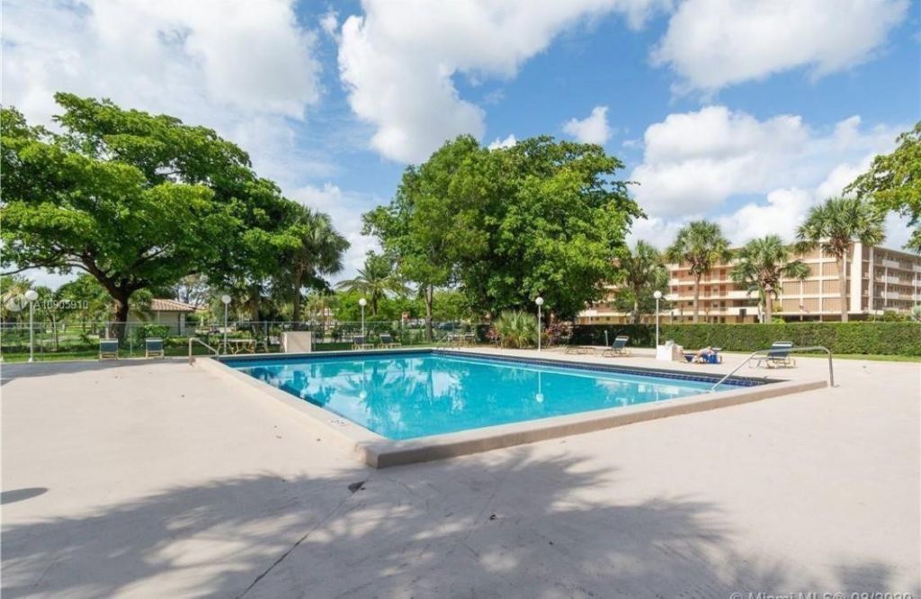 901 Hillcrest Drive, Unit 307, Hollywood, FL 33021 Photo