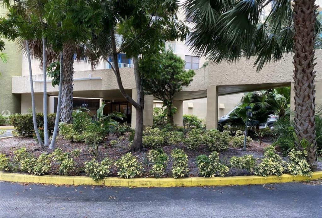901 Hillcrest Drive, Unit 307, Hollywood, FL 33021 Photo