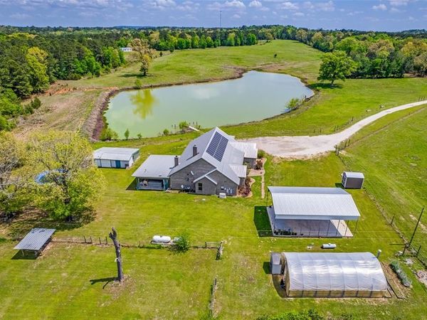 1050 County Road 2618 , Marietta, TX 75566