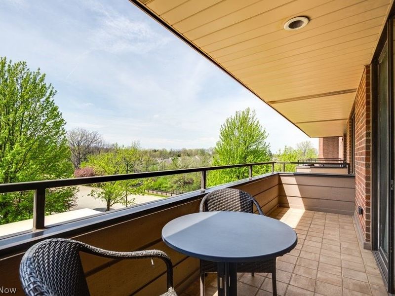 5200 Three Village Drive, Unit 3-DF, Lyndhurst, OH 44124 Photo 10