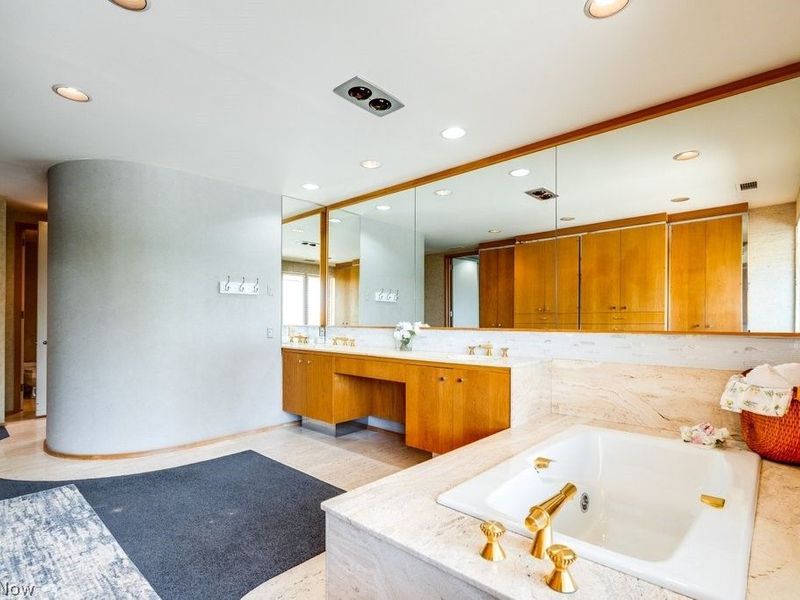 5200 Three Village Drive, Unit 3-DF, Lyndhurst, OH 44124 Photo 11