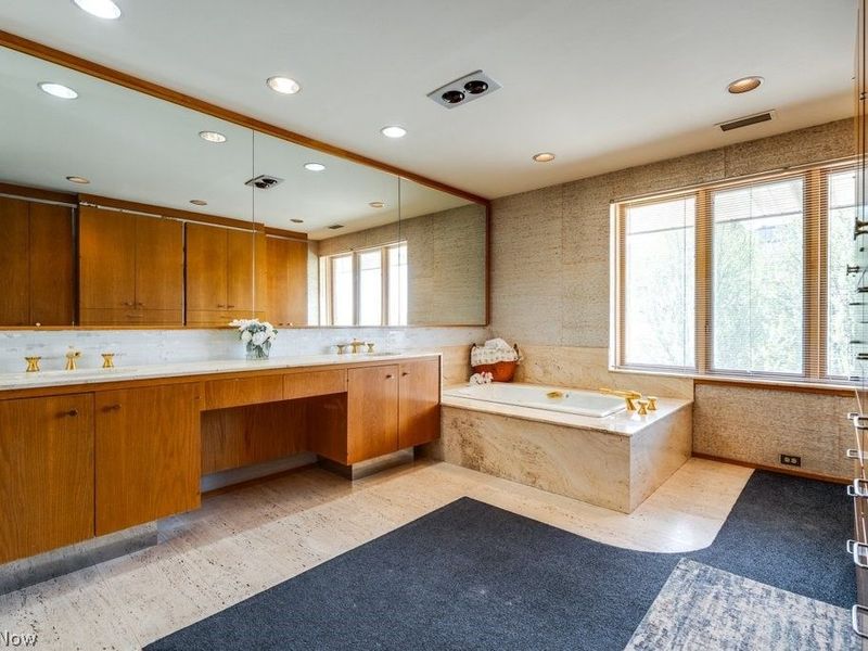 5200 Three Village Drive, Unit 3-DF, Lyndhurst, OH 44124 Photo 14