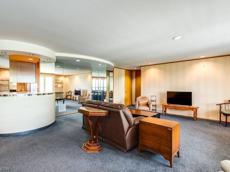 5200 Three Village Drive, Unit 3-DF, Lyndhurst, OH 44124 Photo 8