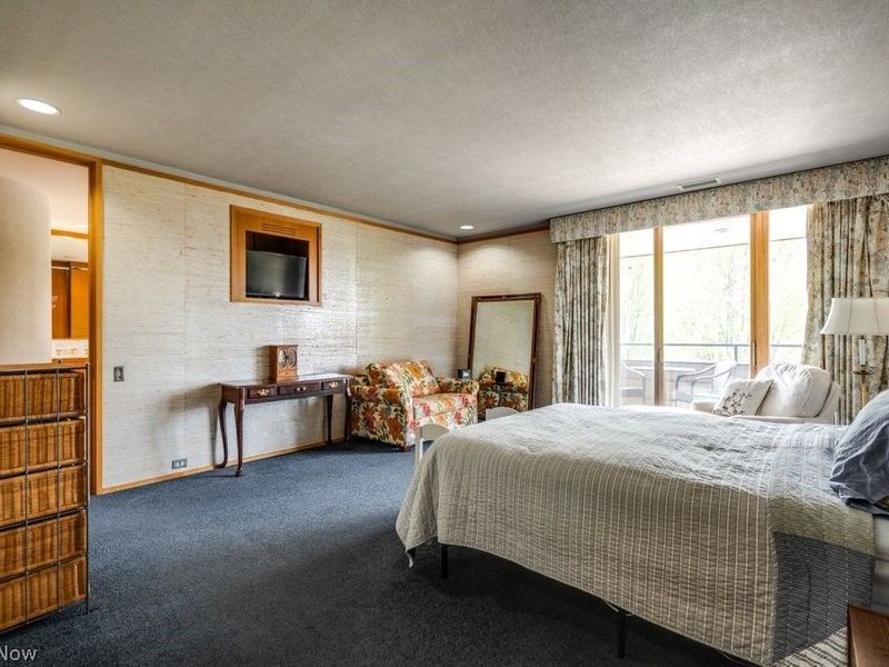 5200 Three Village Drive, Unit 3-DF, Lyndhurst, OH 44124 Photo 9