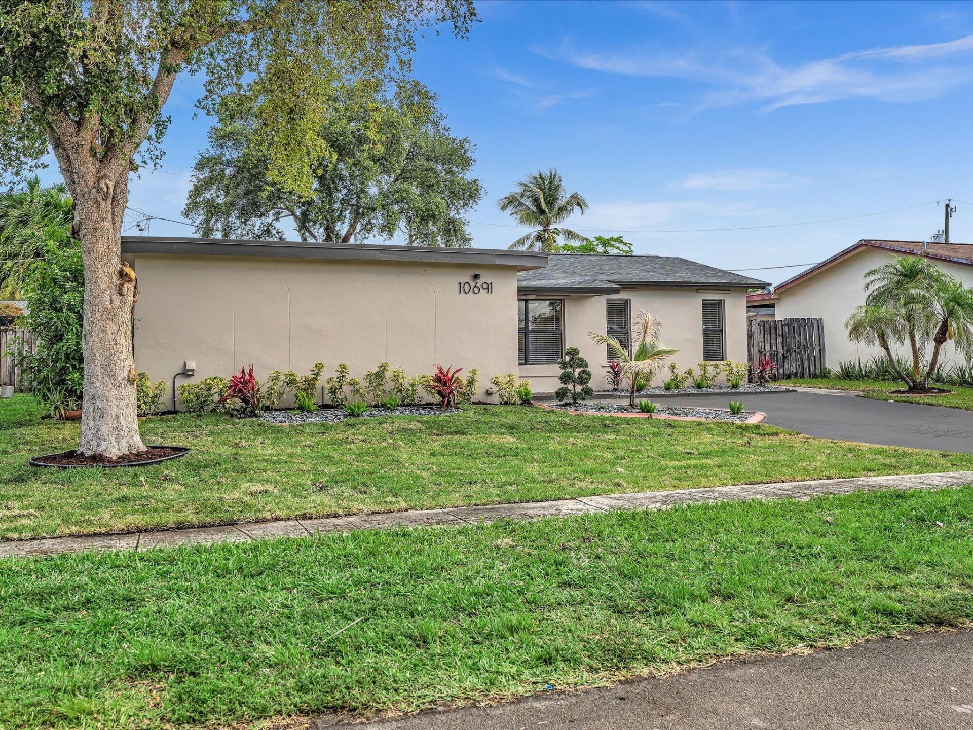 10691 NW 28th Street, Sunrise, FL 33322 Photo