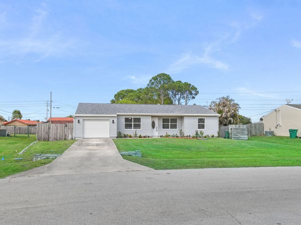 1853 SE Dranson Circle, Port St. Lucie, FL 34952