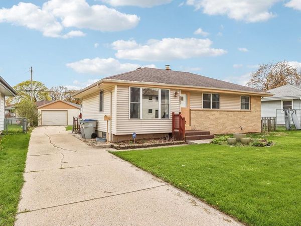 8221 W Carmen AVENUE, Milwaukee, WI 53218