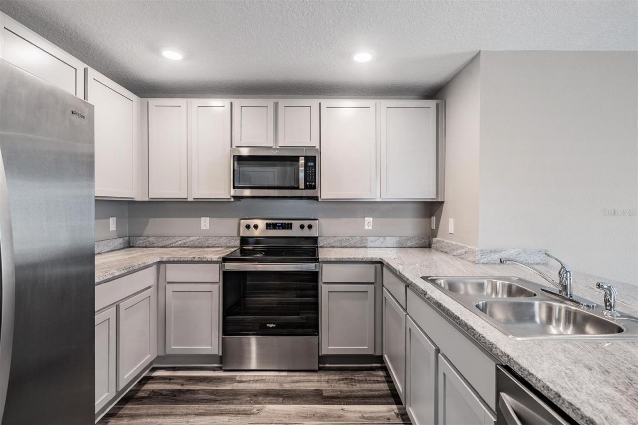 38400 Sonnet Landing Avenue, Zephyrhills, FL 33540 Photo