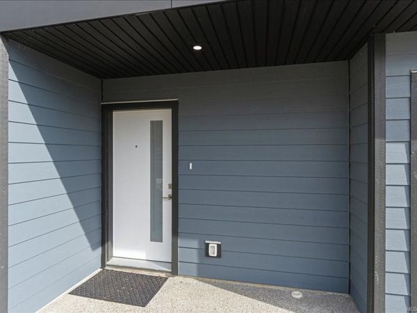 370 Avaani Way , Nanaimo, BC V9L 0L9