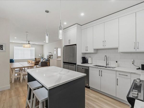 370 Avaani Way , Nanaimo, BC V9L 0L9