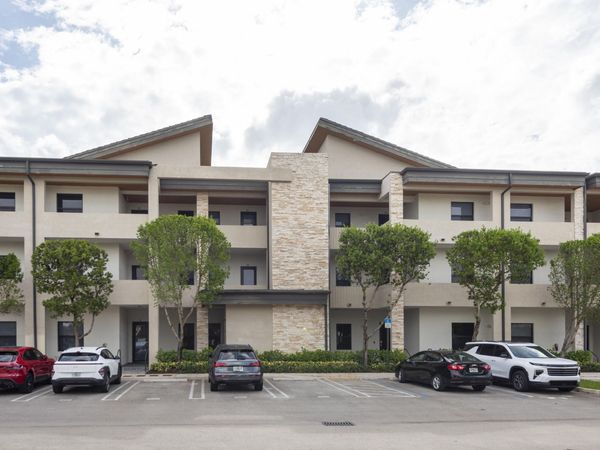 7925 NW 104th Avenue, Unit 24, Doral, FL 33178