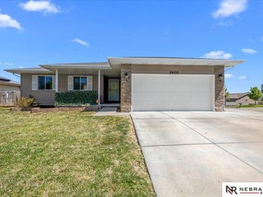 2600 NW Chambers Drive , Lincoln, NE 68524