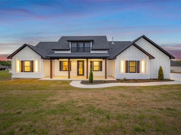 1180 Wolf Creek Drive, Blanchard, OK 73010