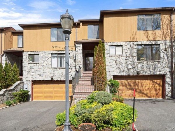 144 The Crescent , Roslyn Heights, NY 11577