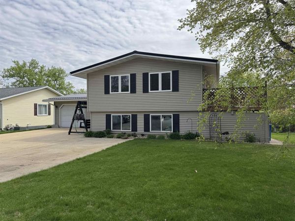 401 Sunny Lane Street, Denver, IA 50622