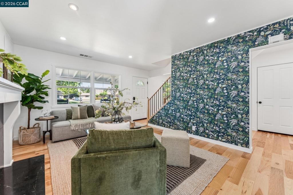 1378 Canterbury Dr, Concord, CA 94521 Main Photo