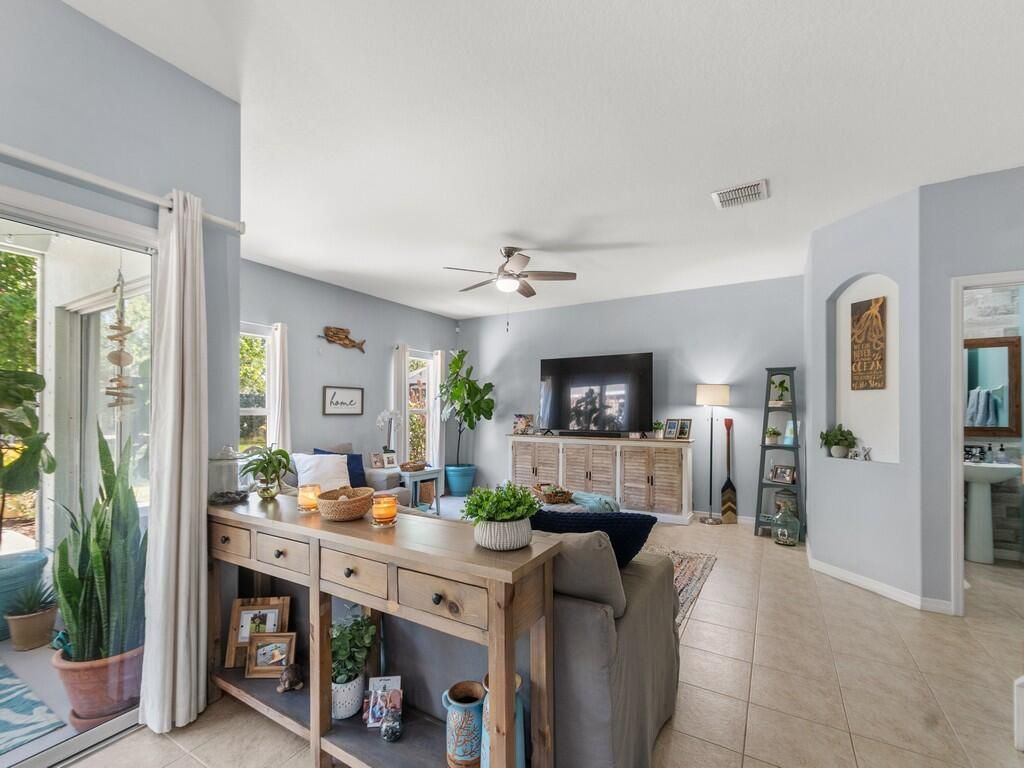 521 N Valencia Circle Sw, Vero Beach, FL 32968 Photo