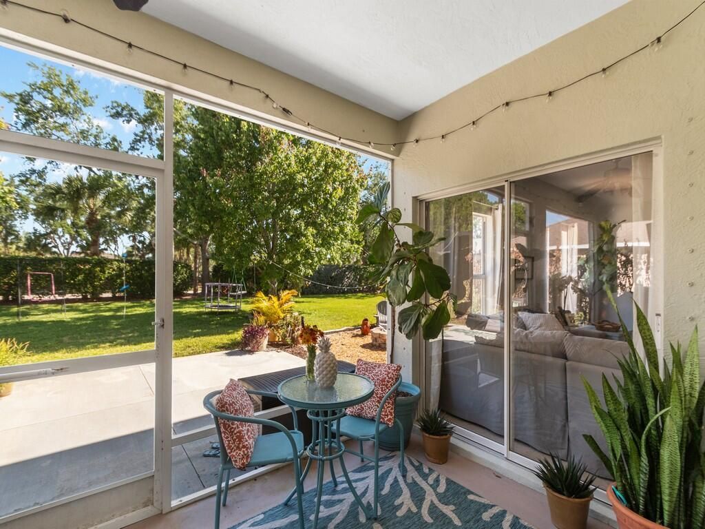 521 N Valencia Circle Sw, Vero Beach, FL 32968 Photo