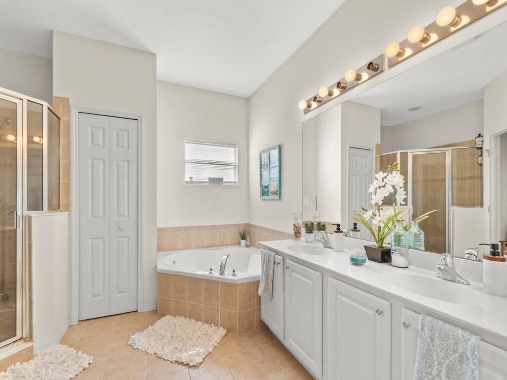 521 N Valencia Circle Sw, Vero Beach, FL 32968 Photo