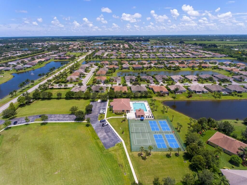 521 N Valencia Circle Sw, Vero Beach, FL 32968 Photo