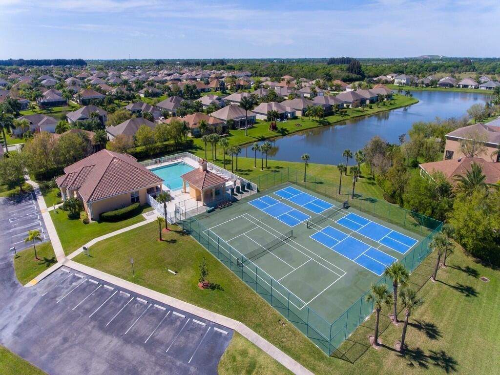 521 N Valencia Circle Sw, Vero Beach, FL 32968 Photo