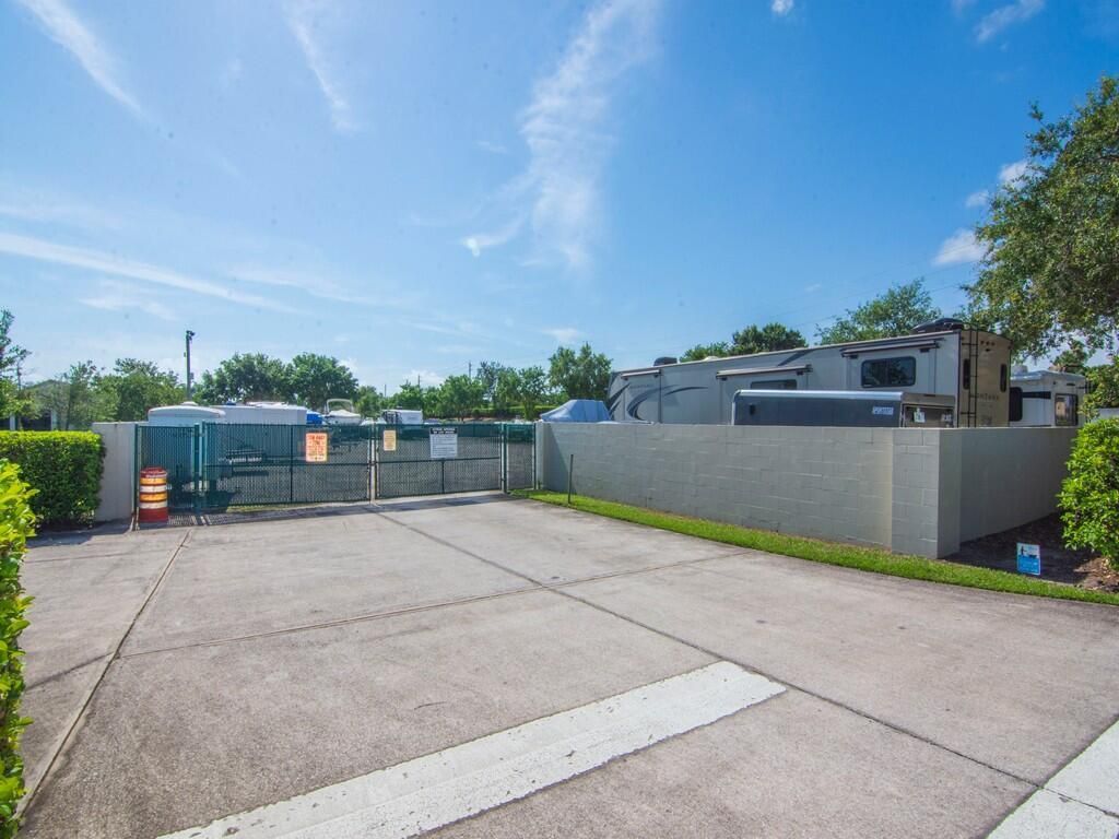 521 N Valencia Circle Sw, Vero Beach, FL 32968 Photo
