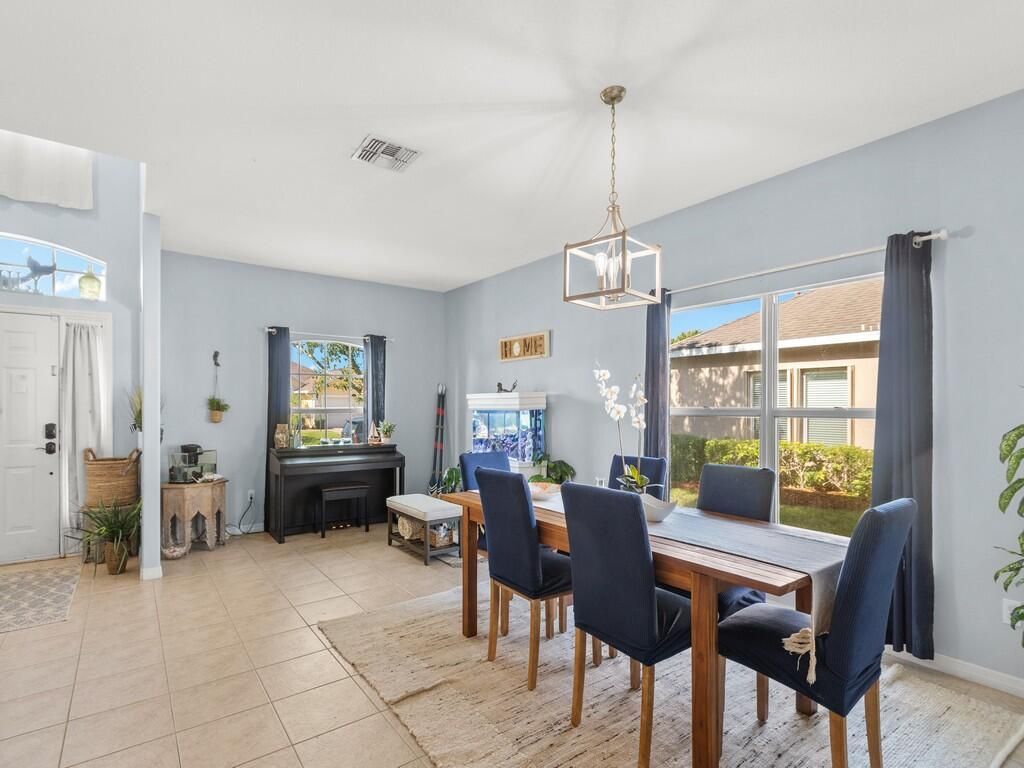 521 N Valencia Circle Sw, Vero Beach, FL 32968 Photo