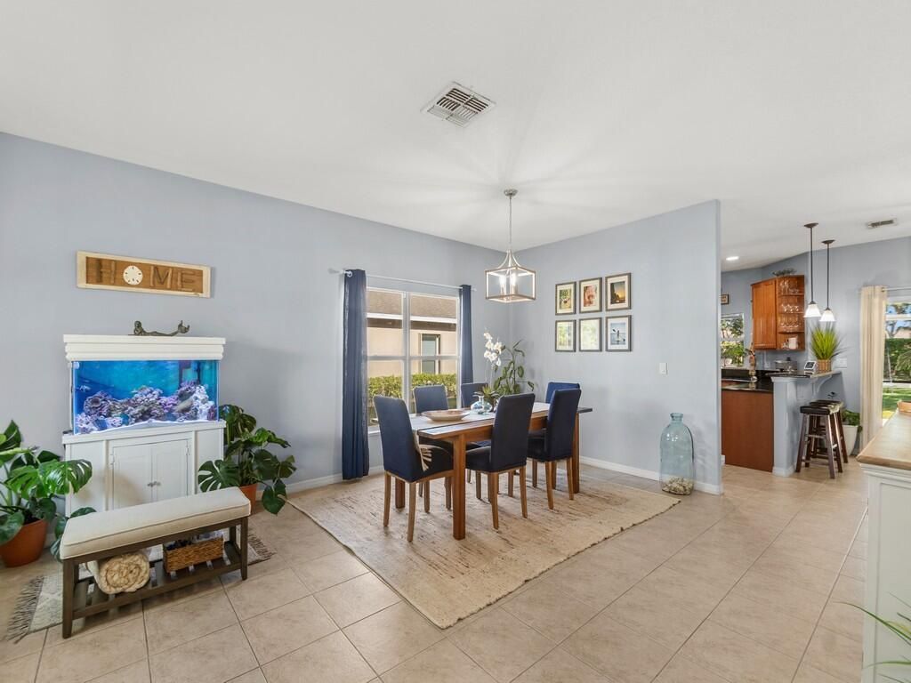 521 N Valencia Circle Sw, Vero Beach, FL 32968 Photo