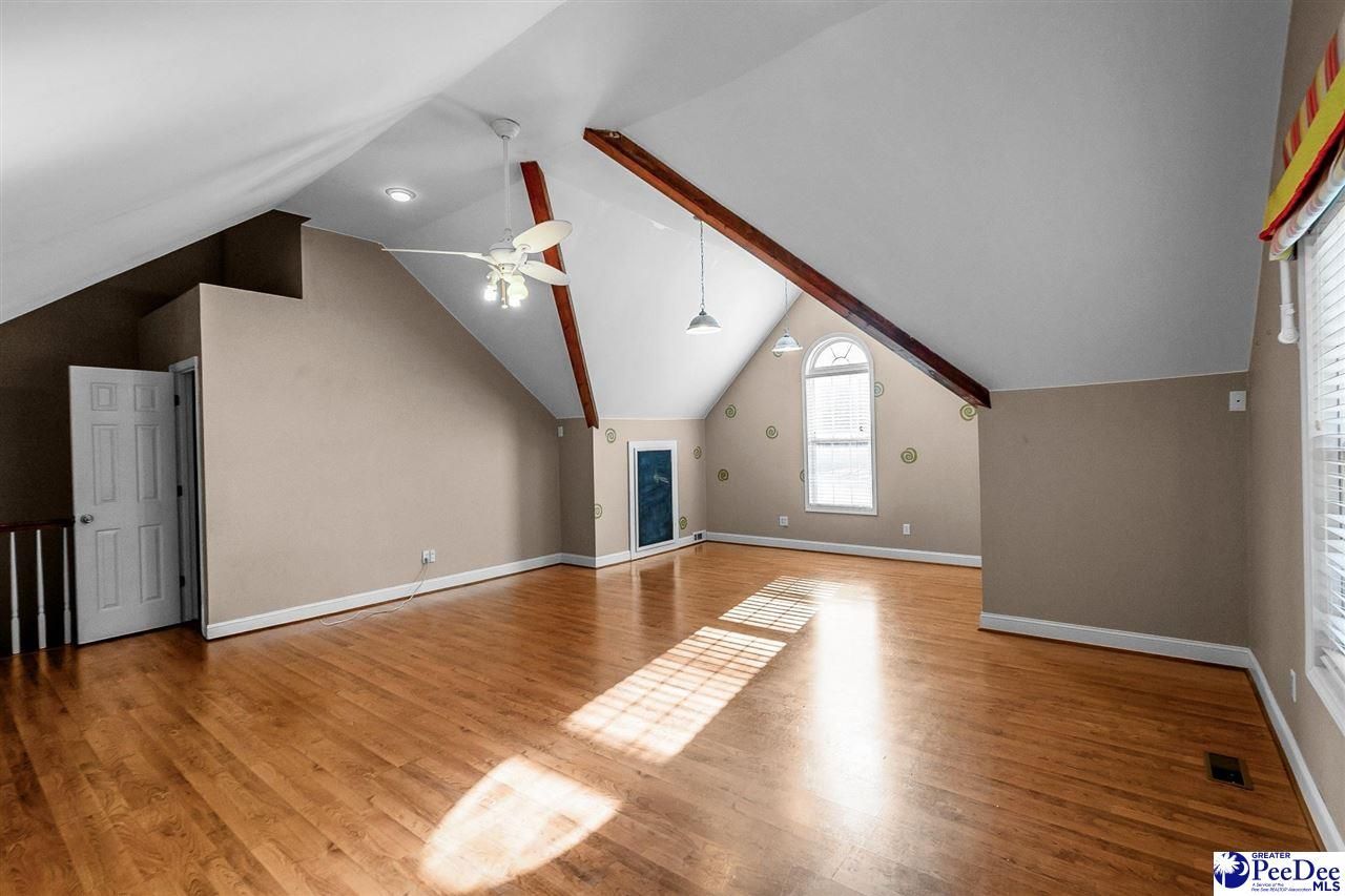 225 Hawthorne Lane Photo 42