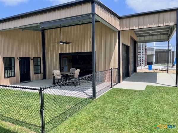 56 West Bank Court , Port O'Connor, TX 77982