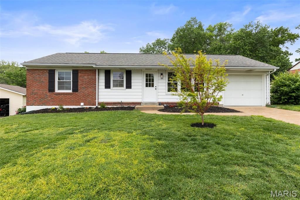 9931 Foxglove Drive, Saint Louis, MO 63123 Main Photo