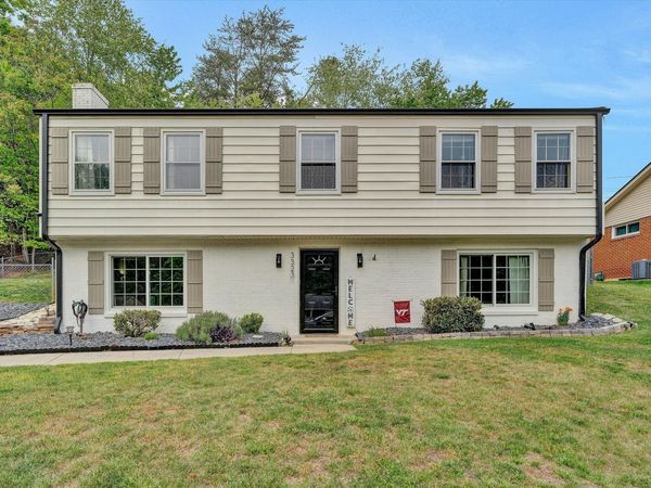 3323 Longhorn RD , Roanoke, VA 24018
