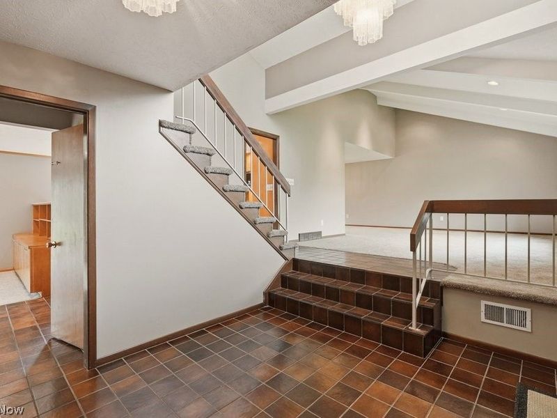 5592 Kilbourne Drive, Lyndhurst, OH 44124 Photo 17