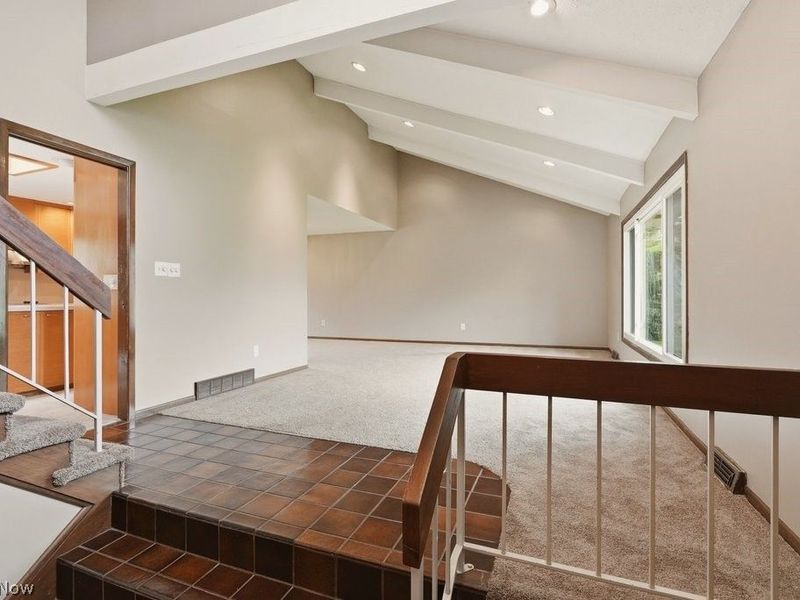 5592 Kilbourne Drive, Lyndhurst, OH 44124 Photo 18