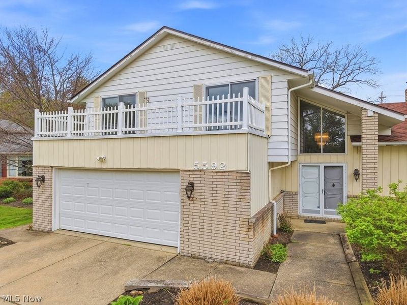 5592 Kilbourne Drive, Lyndhurst, OH 44124 Photo 2