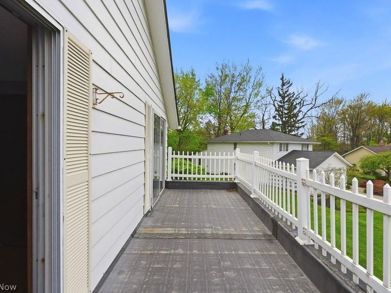 5592 Kilbourne Drive, Lyndhurst, OH 44124 Photo 3