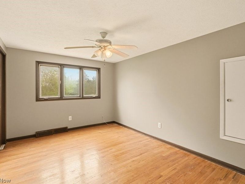 5592 Kilbourne Drive, Lyndhurst, OH 44124 Photo 32