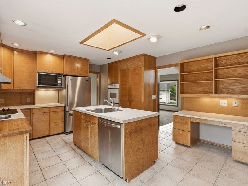 5592 Kilbourne Drive, Lyndhurst, OH 44124 Photo 4